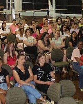 Secretaria de Educação promove palestra com a participação de mais de 200 profissionais - Foto 1