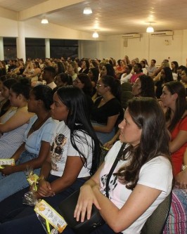 Secretaria de Educação promove palestra com a participação de mais de 200 profissionais - Foto 13