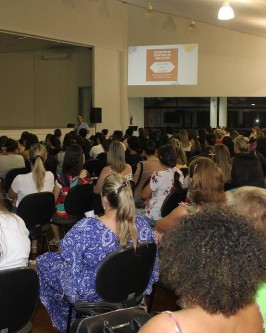 Secretaria de Educação promove palestra com a participação de mais de 200 profissionais - Foto 19