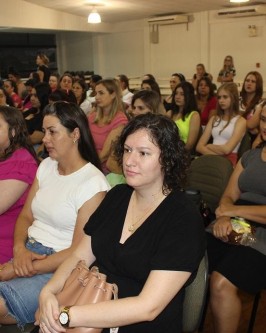 Secretaria de Educação promove palestra com a participação de mais de 200 profissionais - Foto 8