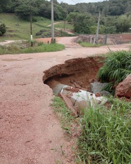 Prefeito Ibaneis Lembeck decreta situação de emergência em São Ludgero      - Foto 2