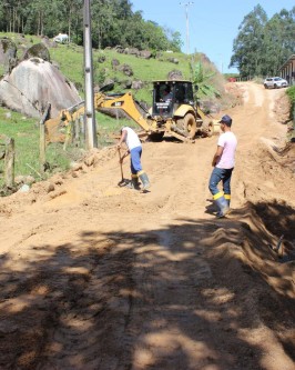Trabalhos seguem para recuperação de rodovias, drenagens e acessos em São Ludgero - Foto 1