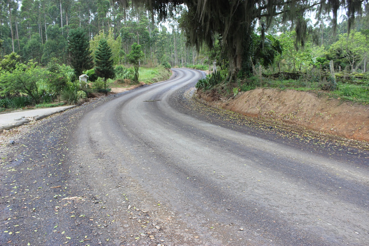 Mais 1,4 quilômetro de asfalto na Estrada Geral Rom Retiro