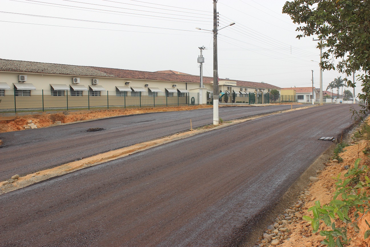 Trecho da Avenida Santos Dumont pronto para receber camada asfáltica