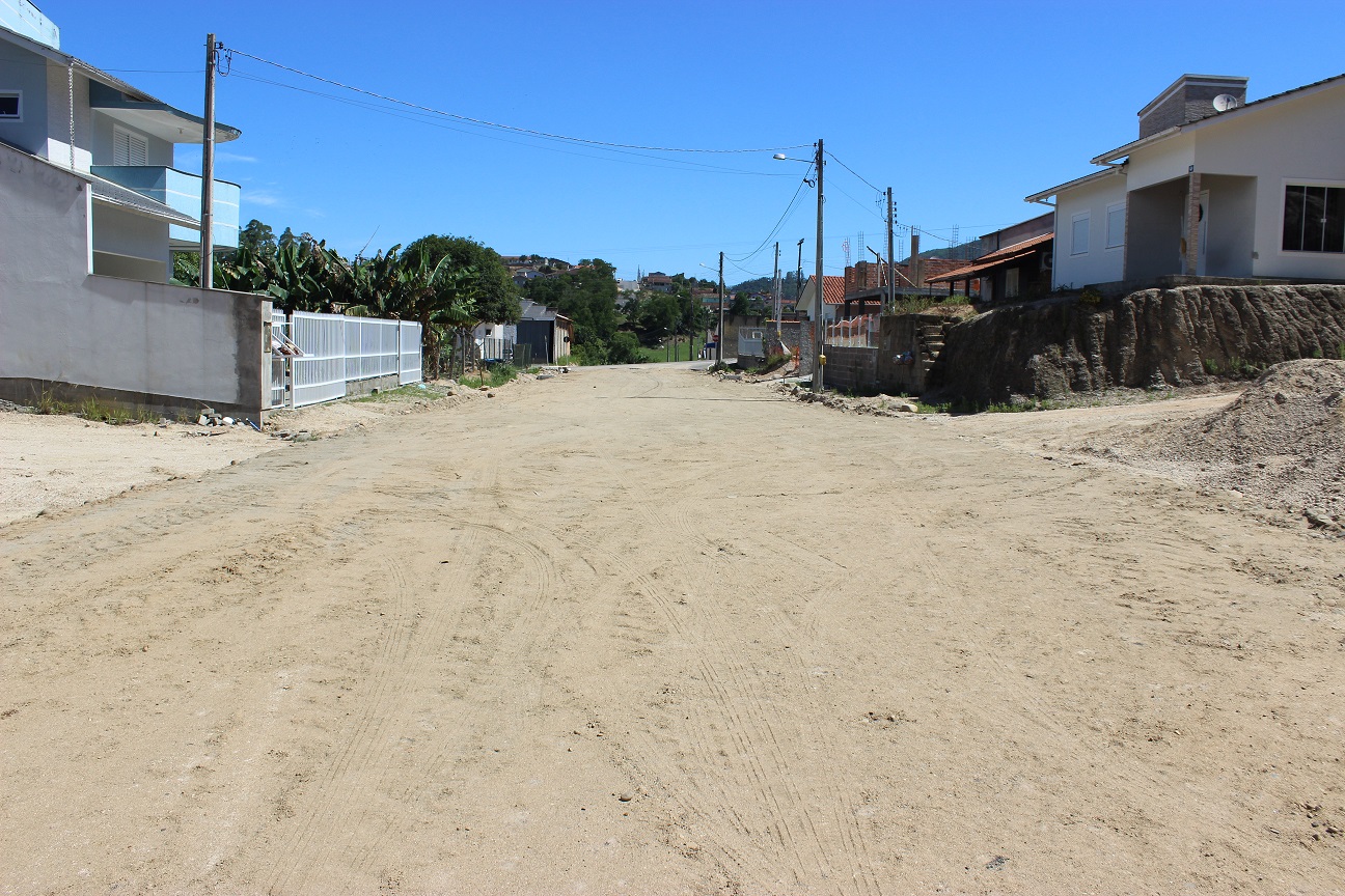 No perímetro urbano, trecho da rua Hercílio Luz, no bairro Beira Rio, encerra as pavimentações em 2020