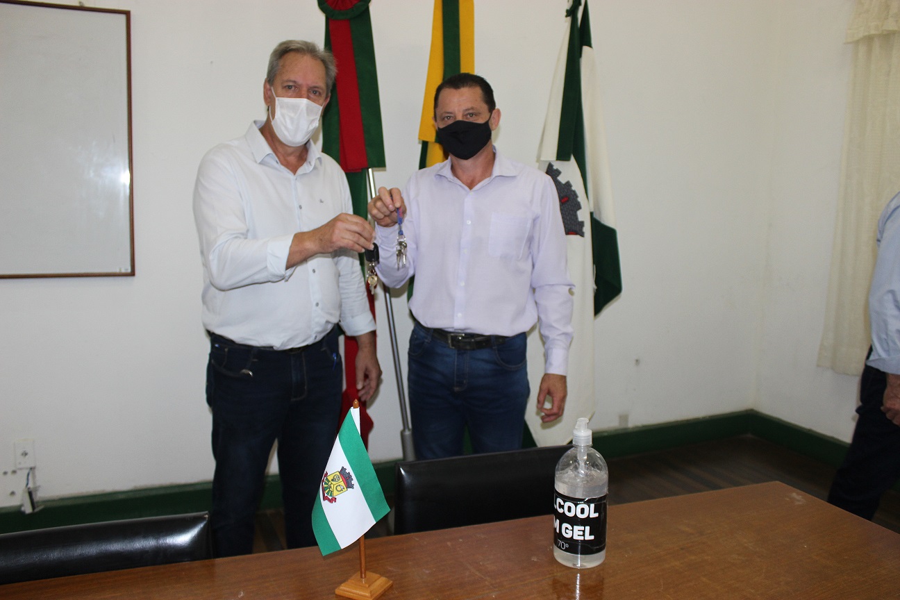 Em clima harmônico Valcemir Villani assume Prefeitura