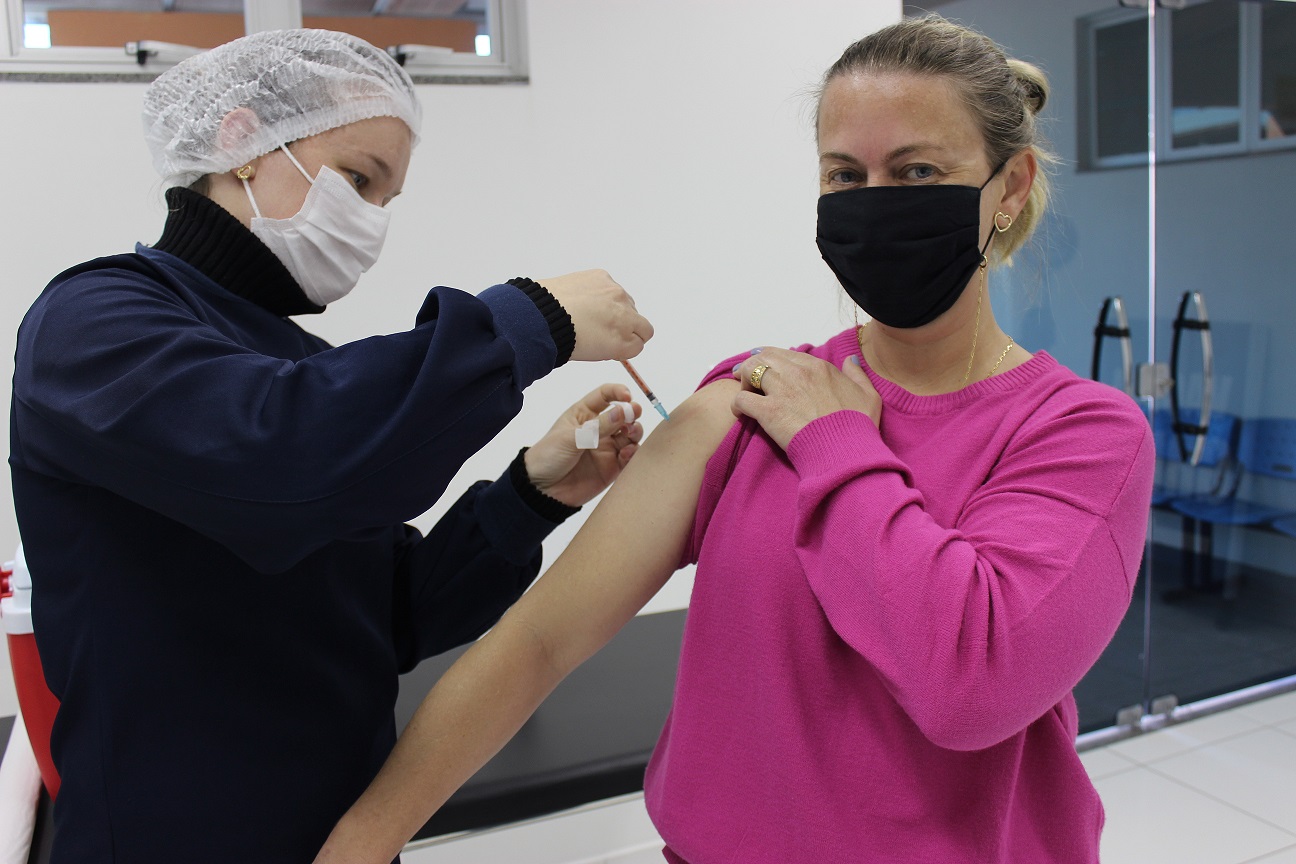 São Ludgero está vacinando hoje contra Covid-19 pessoas com 38 anos e trabalhadores da indústria...
