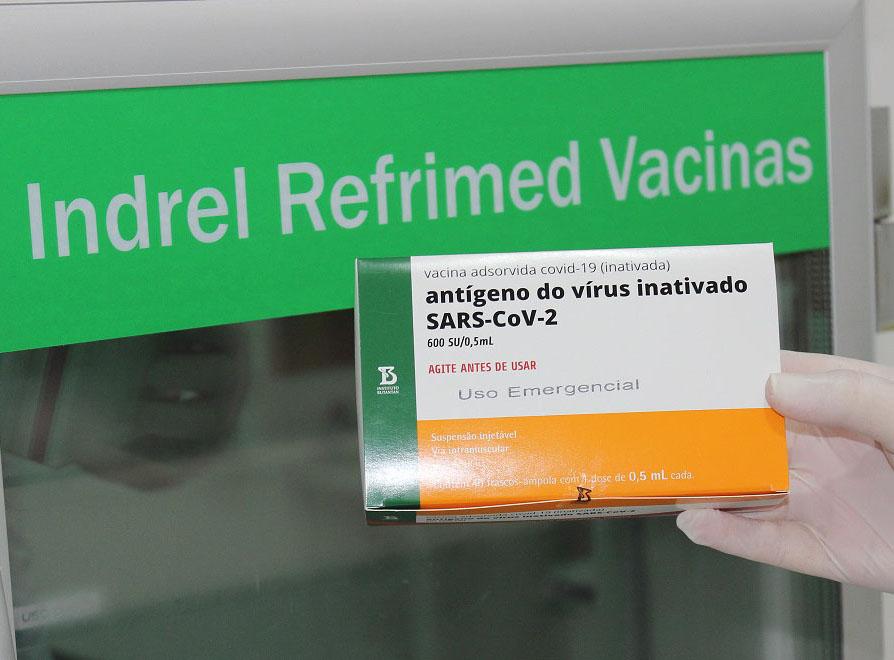Idosos com 80 anos ou mais já podem receber a segunda dose de reforço da vacina contra Covid-19