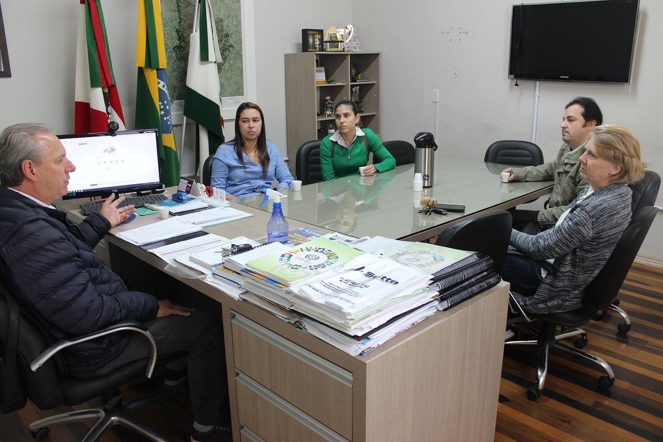 Três novos Médicos Veterinários já iniciaram os trabalhos no Escritório da Cidasc em São...