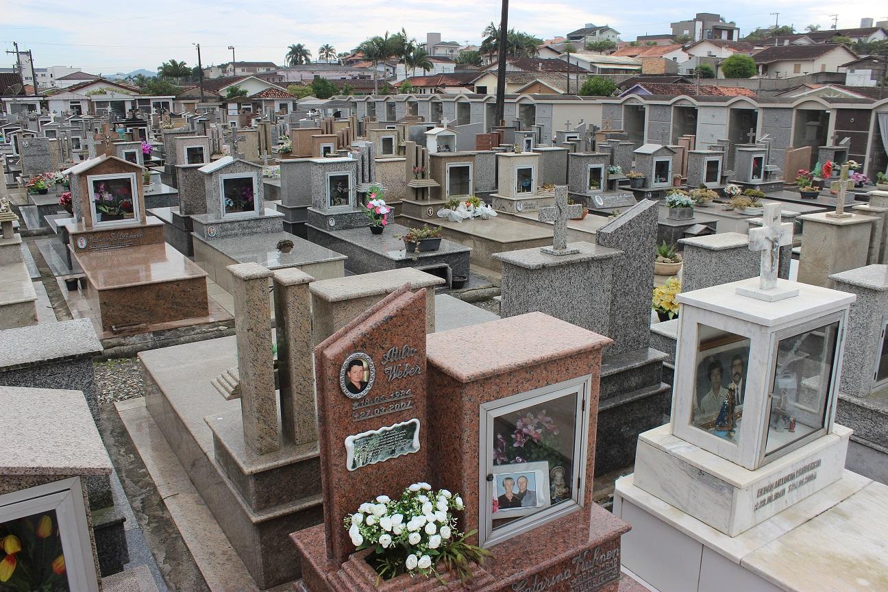 Cemitério Municipal será fechado para desinsetização e desratização