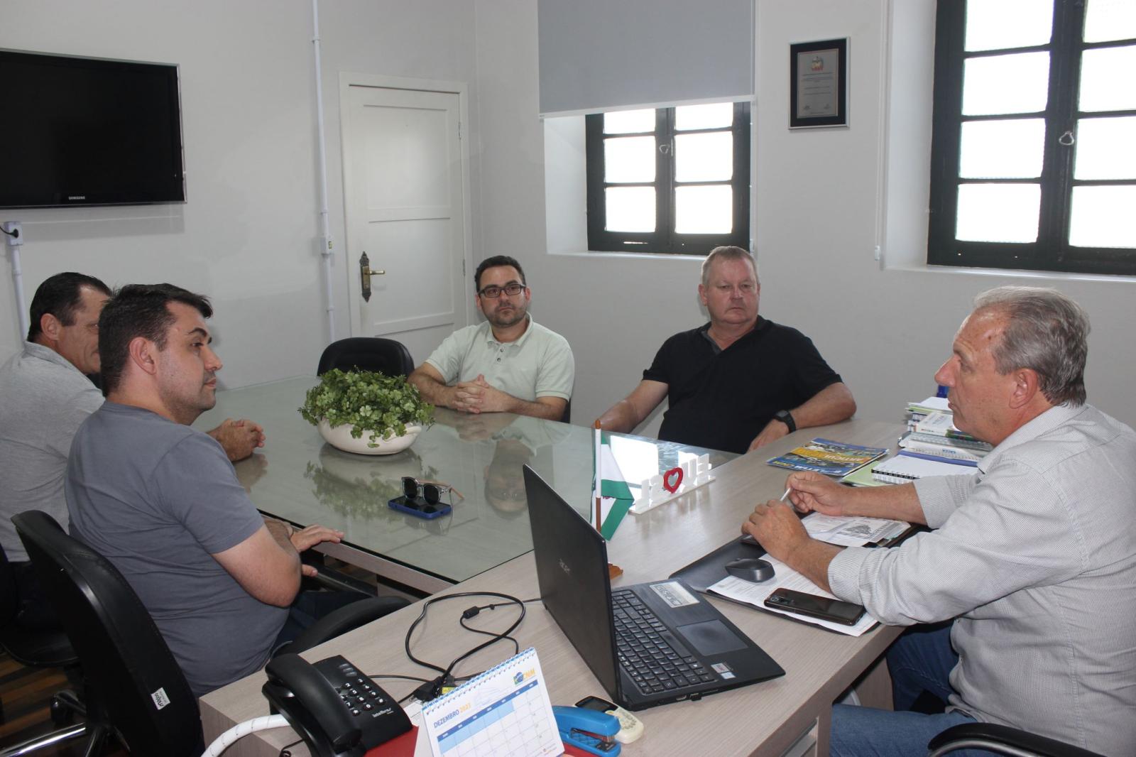 Assessor da Deputada Federal, Júlia Zanatta, visita São Ludgero e trata sobre liberação de emenda parlamentar Assessor da Deputada Federal, Júlia Zanatta, visita São Ludgero e trata sobre liberação de emenda parlamentar