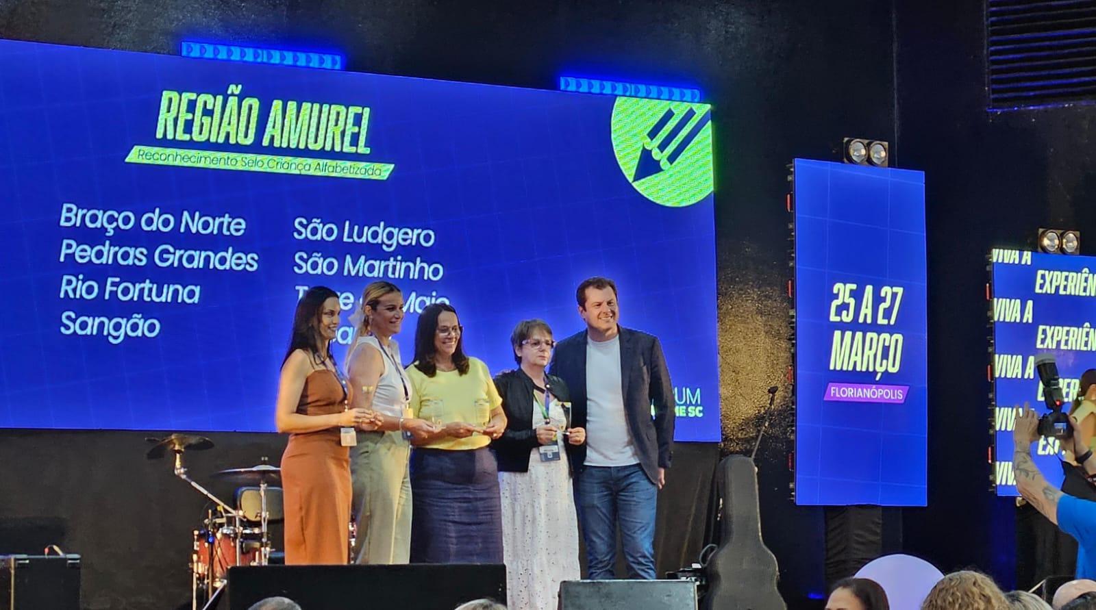 Secretaria de Educação de São Ludgero recebe Selo Ouro do Compromisso Nacional Criança...
