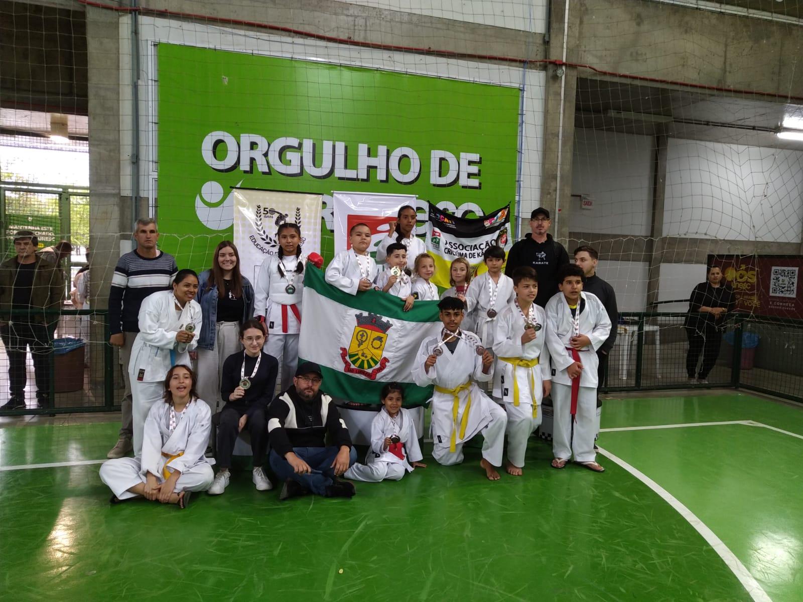 Atletas de São Ludgero conquistam 17 medalhas na Copa Criciúma de Karatê Atletas de São Ludgero conquistam 17 medalhas na Copa Criciúma de Karatê