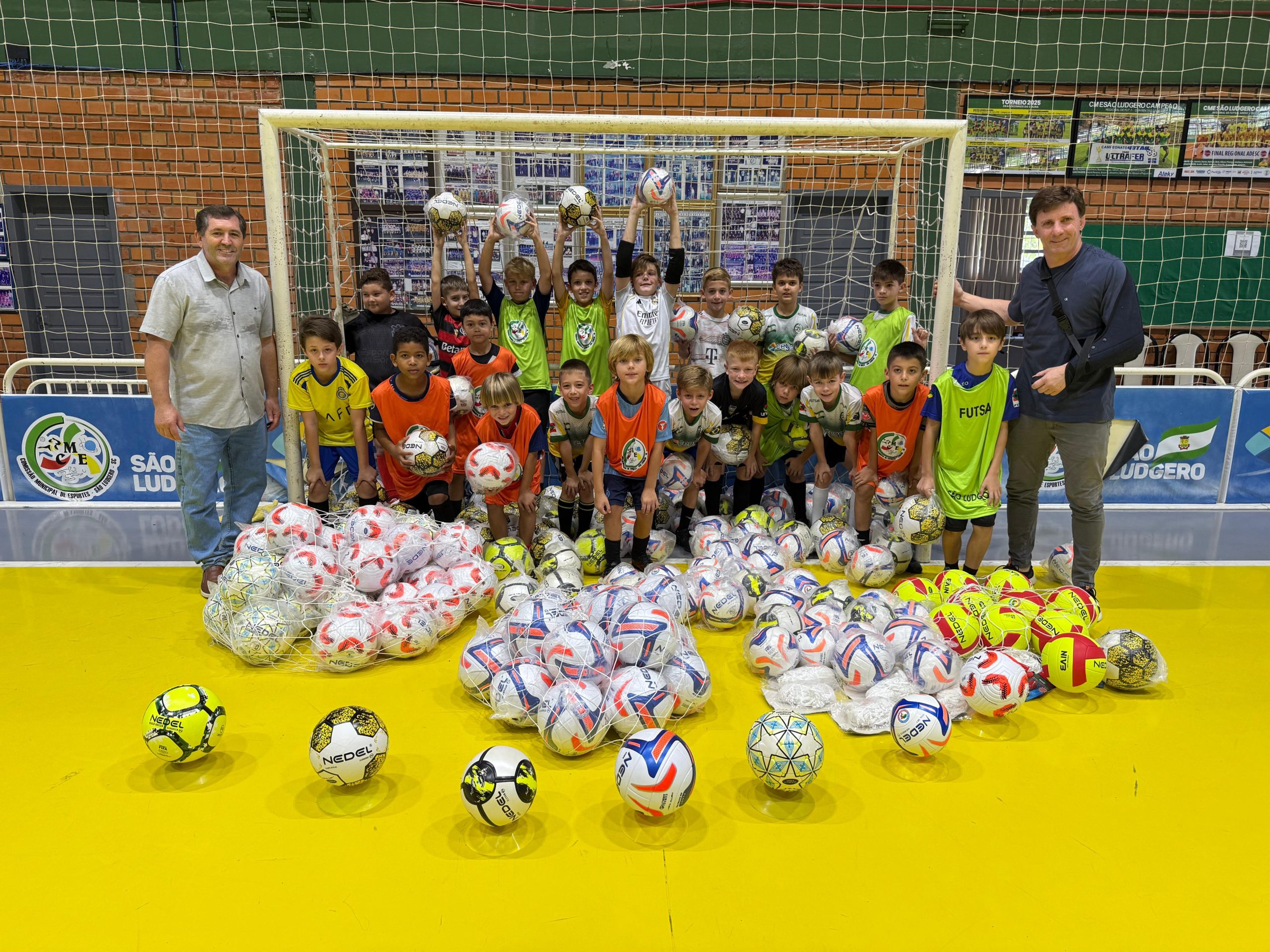 São Ludgero investe mais de R$ 21 mil em novos materiais para escolinhas esportivas