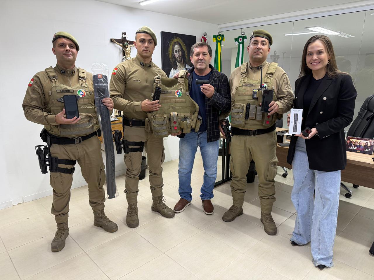 Prefeitura de São Ludgero entrega novos equipamentos e reforça estrutura da Polícia Militar