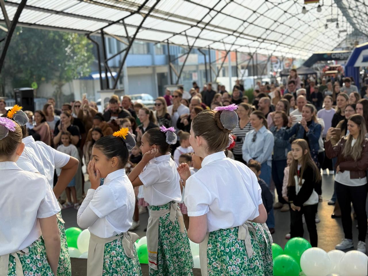 Praça Central Reúne Gerações para Celebrar os 64 Anos de São Ludgero