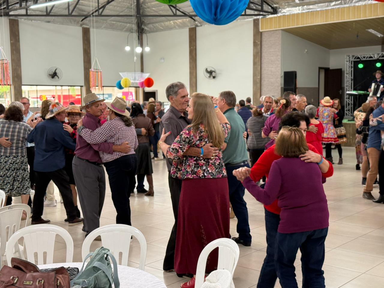 Celebração e tradição marcam o sucesso do Arraial da Terceira Idade em São Ludgero