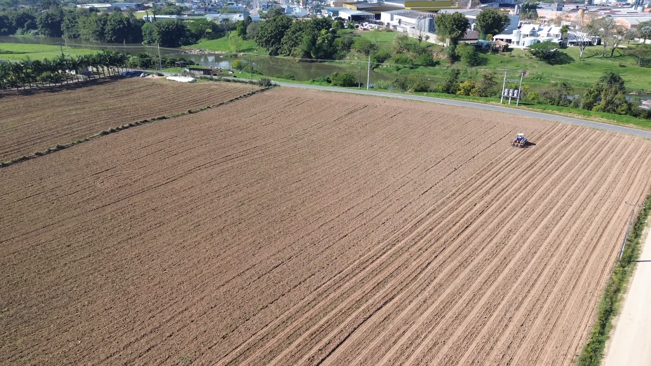 Início do plantio de milho movimenta o setor agrícola e reforça a força do homem do campo em São Ludgero
