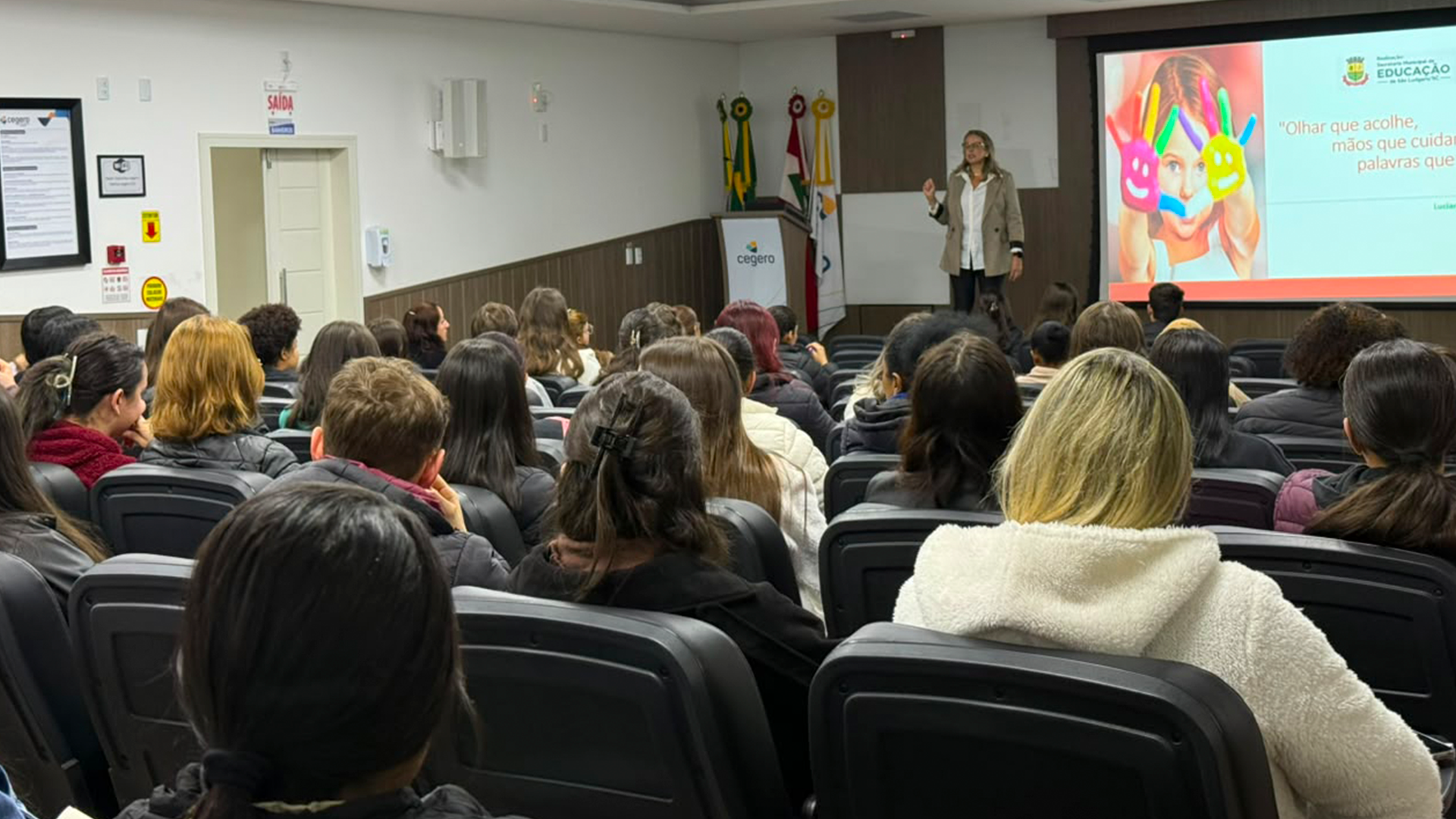 Prefeitura de São Ludgero promove capacitação para auxiliares da educação com foco em acolhimento e inclusão