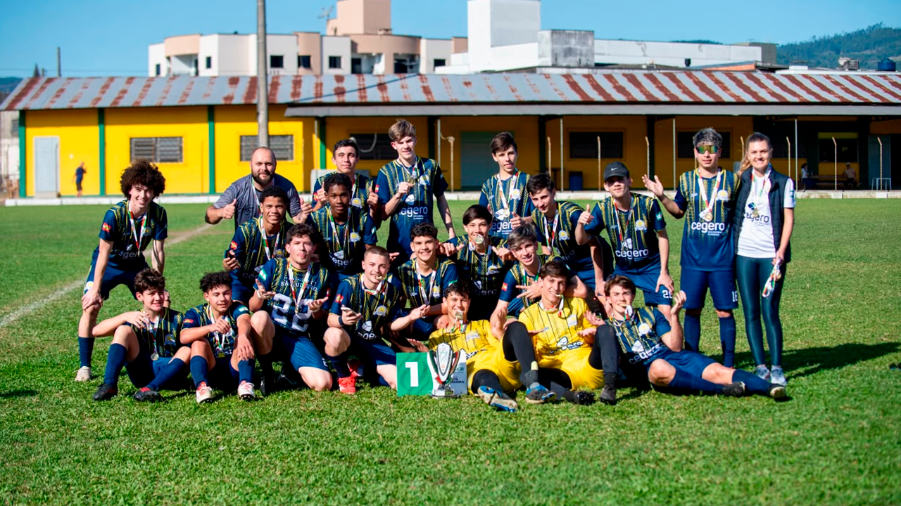 São Ludgero sagra-se campeão da fase microrregional do “Moleque Bom de Bola” na categoria de 15 a 17 anos