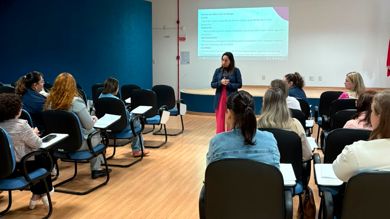 Prefeitura de São Ludgero promove capacitação sobre Desenvolvimento Humano e Liderança para profissionais da Saúde