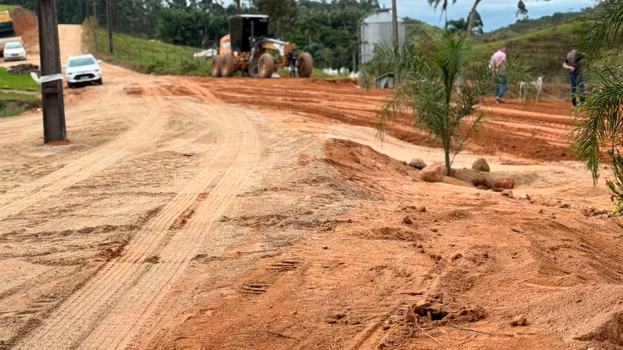 Prefeitura de São Ludgero atende reivindicação histórica e executa obras de infraestrutura no Caminho Vô Chico, no Bom Retiro
