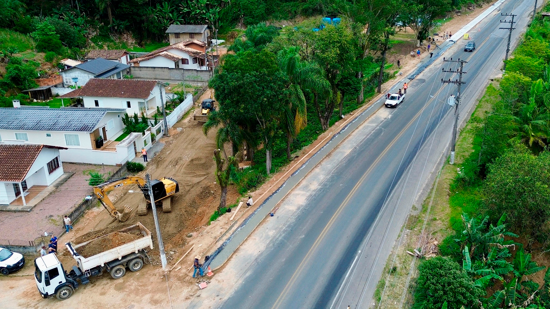 Prefeitura de São Ludgero inicia construção de calçadas padronizadas e ampliação de acostamento na SC-108